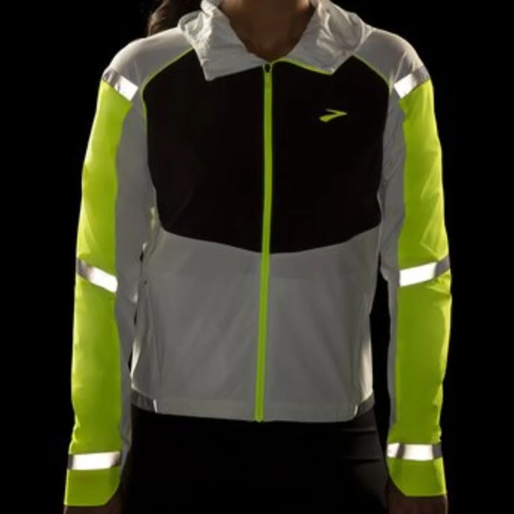 Brooks Run Visible Women’s Carbonite Jacket - Picture 3 of 7